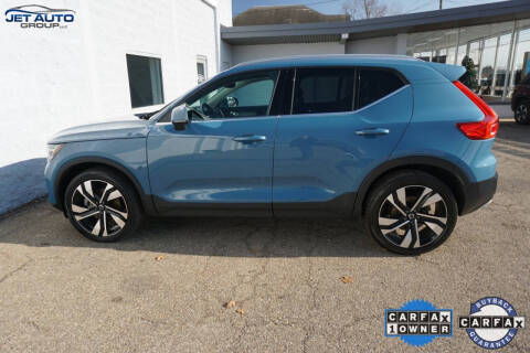 2023 Volvo XC40 B5 Ultimate Bright Theme