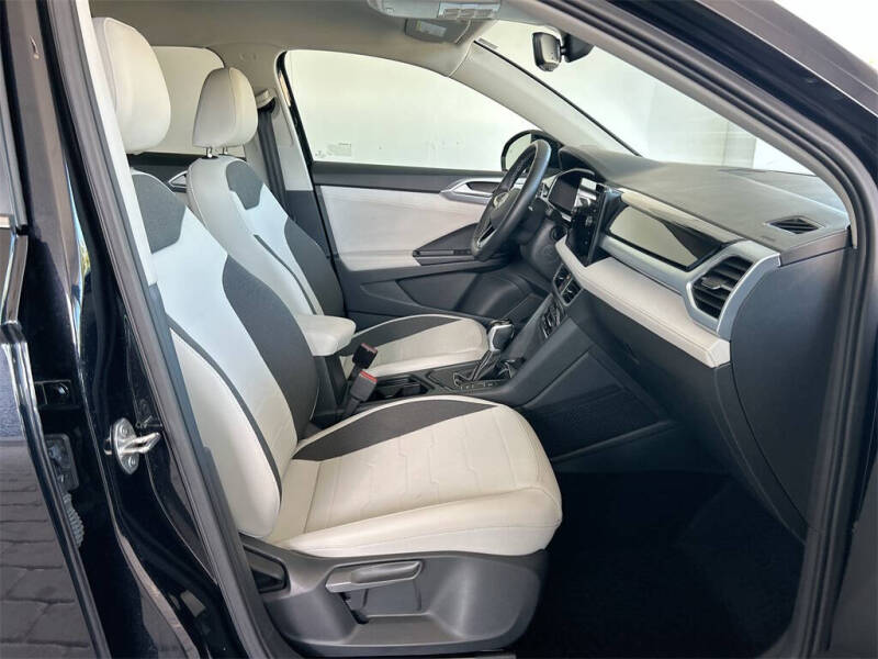 2025 Volkswagen Taos SE