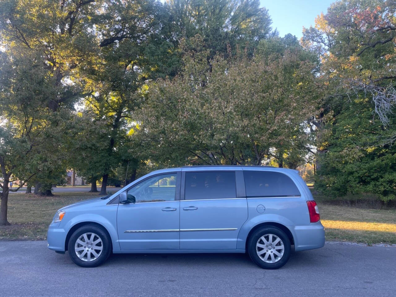 2013 Chrysler Town and Country for sale at Tower Grove Auto in Saint Louis, MO