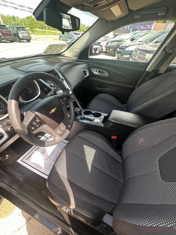 2017 Chevrolet Equinox LS - Photo 10