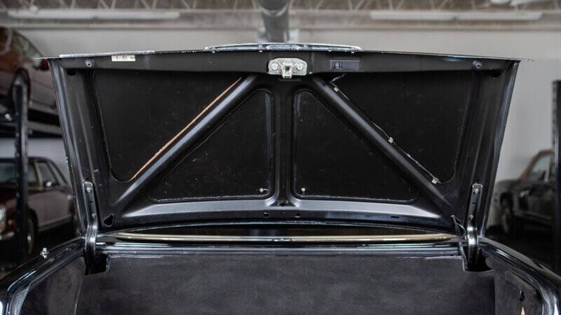 1987 Mercedes-Benz 560-Class 560 SL