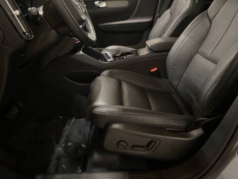 2025 Volvo XC40 B5 Plus Bright Theme