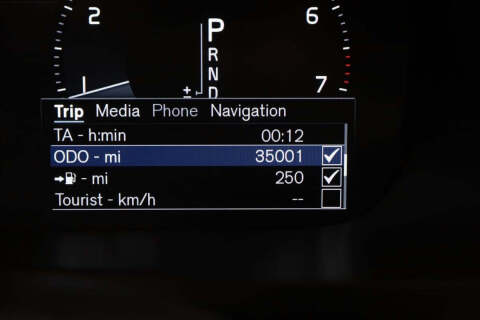 2022 Volvo XC90 T6 Momentum 7-Passenger