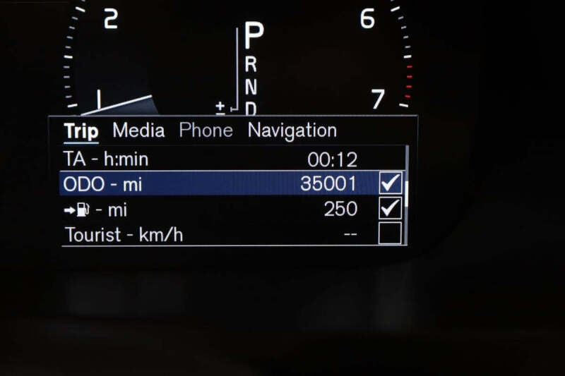 2022 Volvo XC90 T6 Momentum 7-Passenger