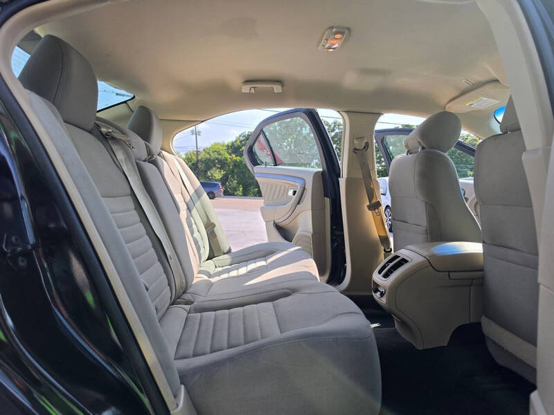 2013 Ford Taurus SE