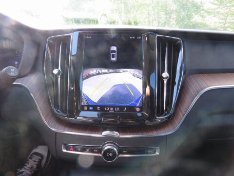 2022 Volvo XC60 B5 Momentum