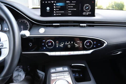 2025 Genesis GV70 2.5T Standard