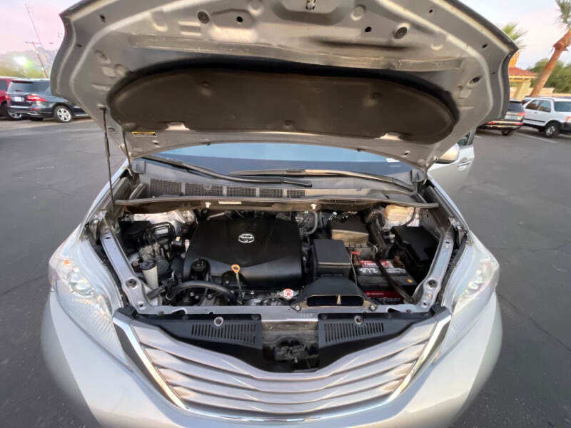 2017 Toyota Sienna XLE 8-Passenger