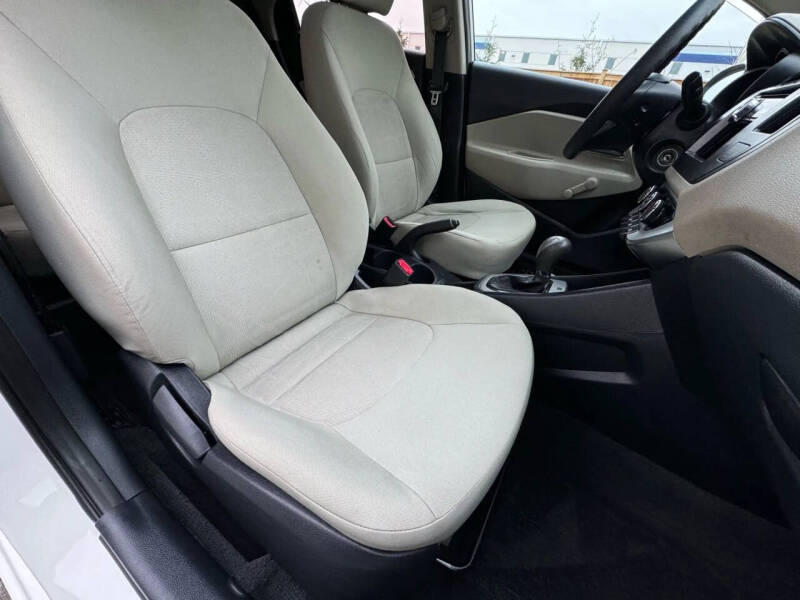 2012 Kia Rio 5-Door LX