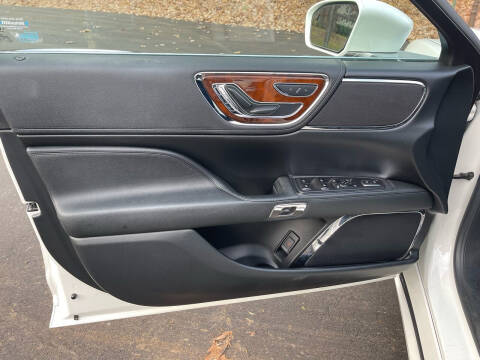 2017 Lincoln Continental Select