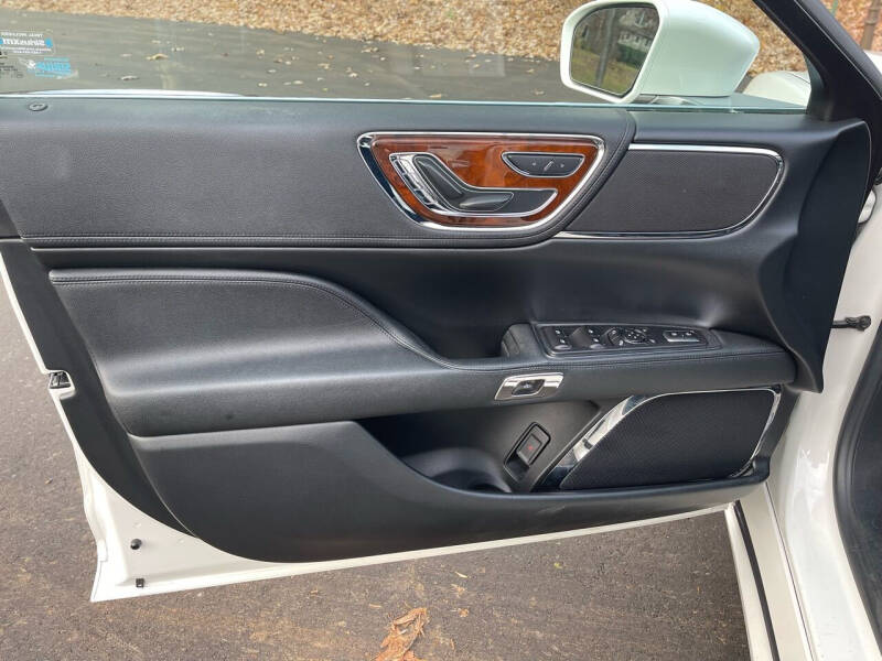 2017 Lincoln Continental Select