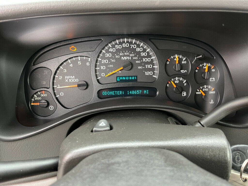 2005 Chevrolet Suburban 22