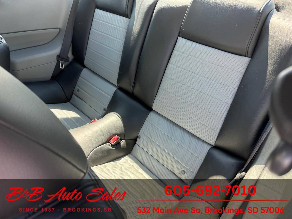 2007 Ford Mustang 11