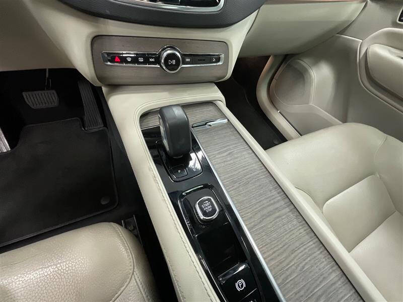 2023 Volvo XC90 B5 Plus Bright Theme