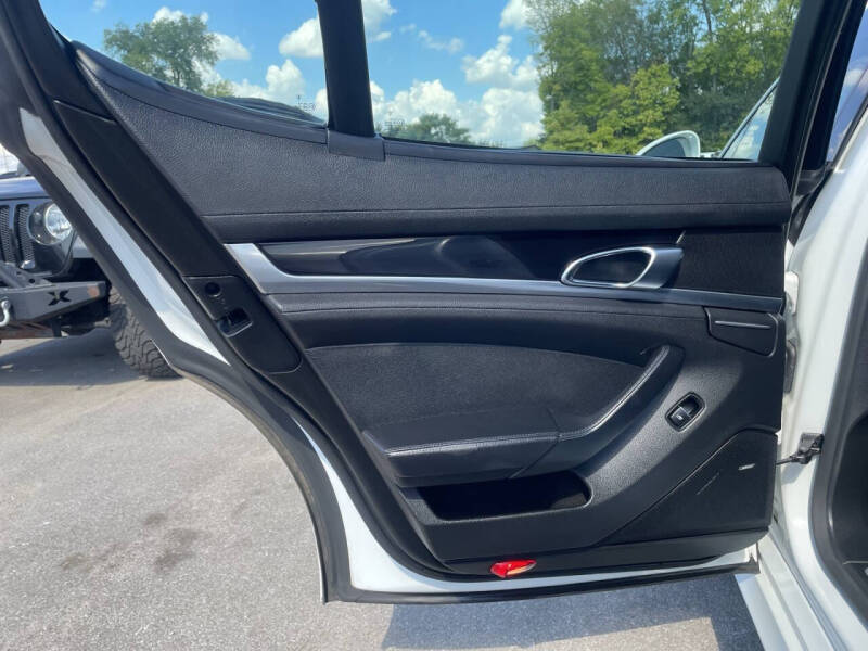 2016 Porsche Panamera