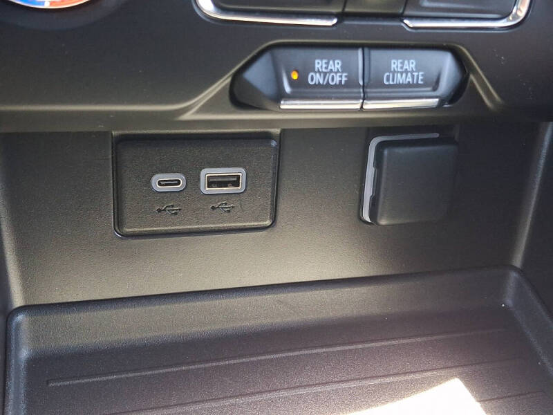 2023 GMC Yukon SLE
