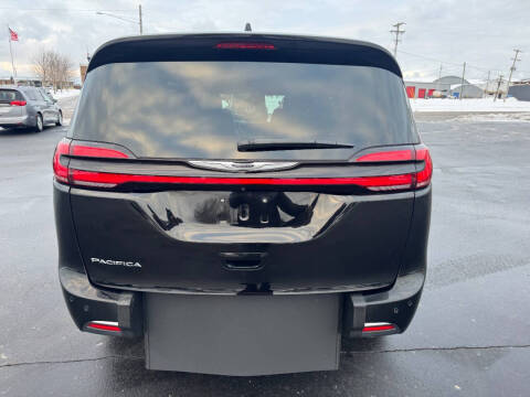 2025 Chrysler Pacifica Select