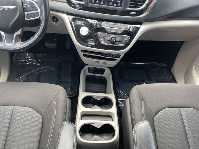 2021 Chrysler Voyager LX