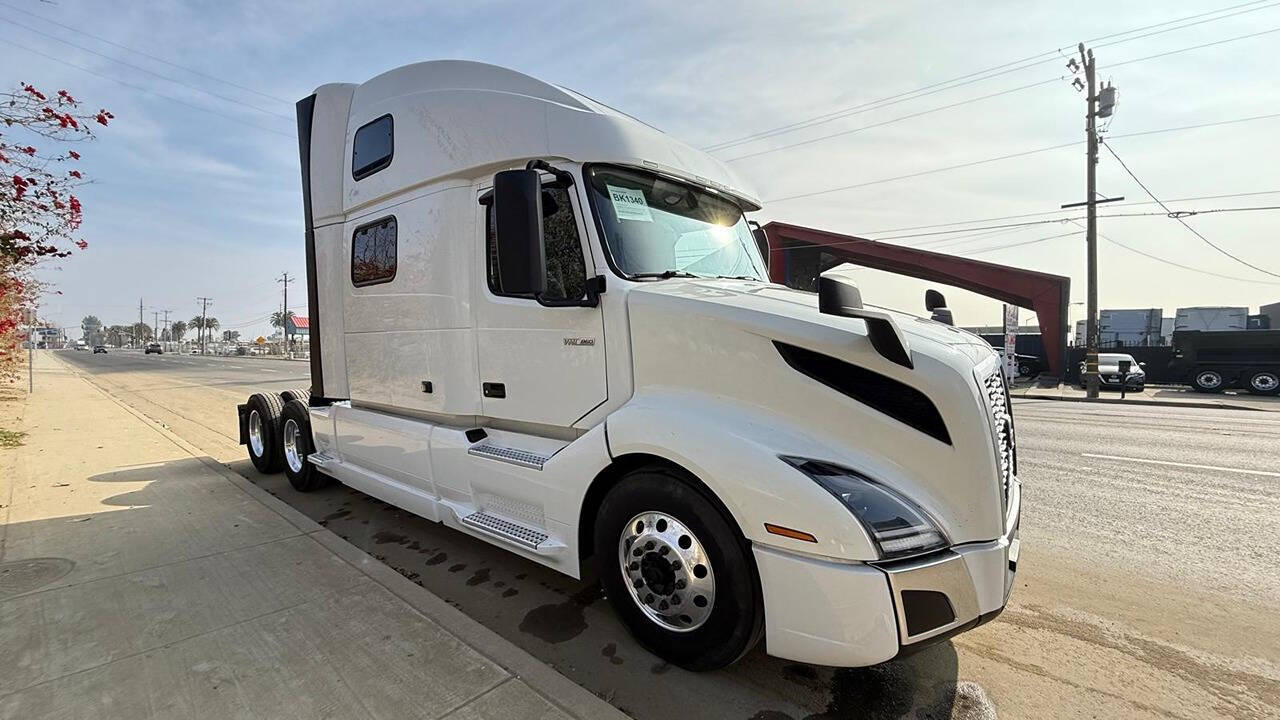 2023 VOLVO VNL 860 SLEEPER for sale at KING TRUCK TRAILER SALES in Bakersfield, CA