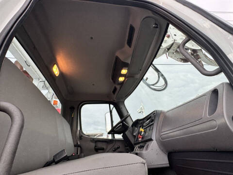 2017 Freightliner M2 106