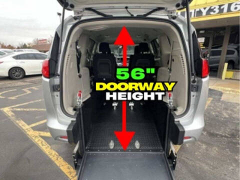 2022 Chrysler Voyager LX