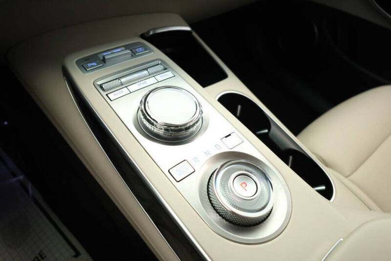 2022 Genesis GV70 2.5T Standard