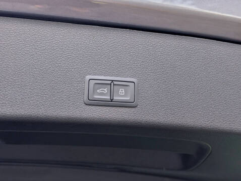 2021 Audi e-tron quattro Premium