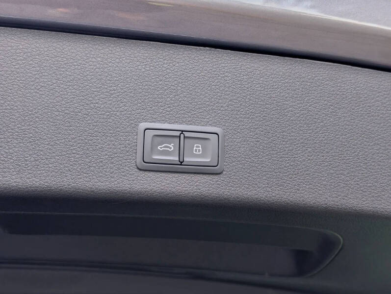 2021 Audi e-tron quattro Premium