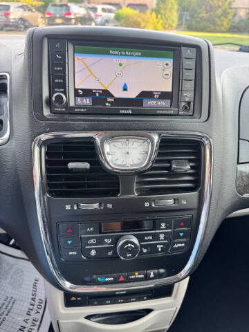 2015 Chrysler Town and Country Touring-L