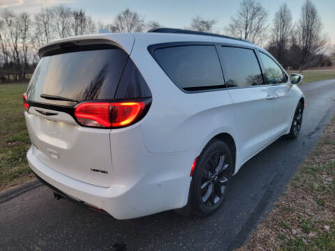 2020 Chrysler Pacifica Limited Red S
