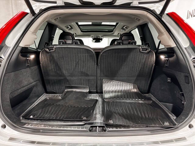 2021 Volvo XC90 T6 Momentum 7-Passenger