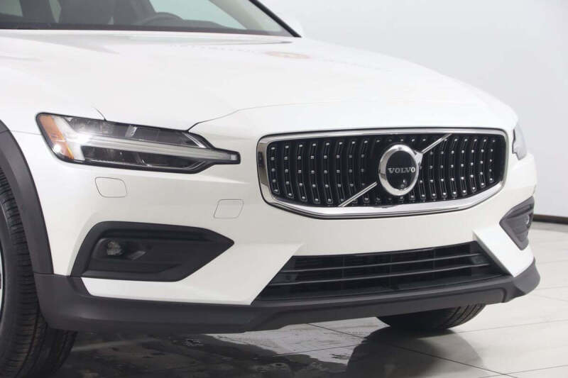 2024 Volvo V60 Cross Country B5 Plus