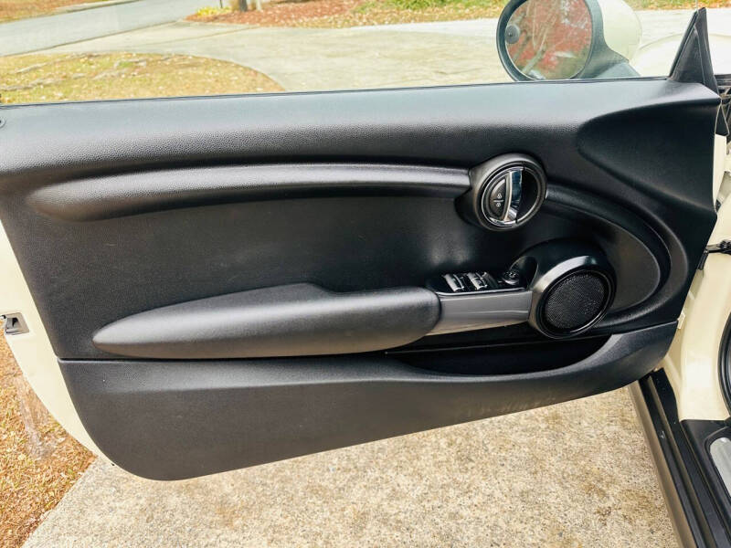 2019 MINI Convertible Base photo 21