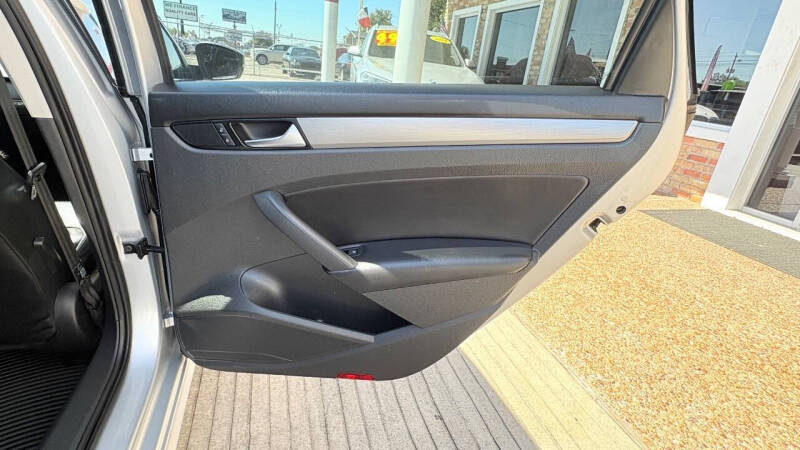 2015 Volkswagen Passat 1.8T SE