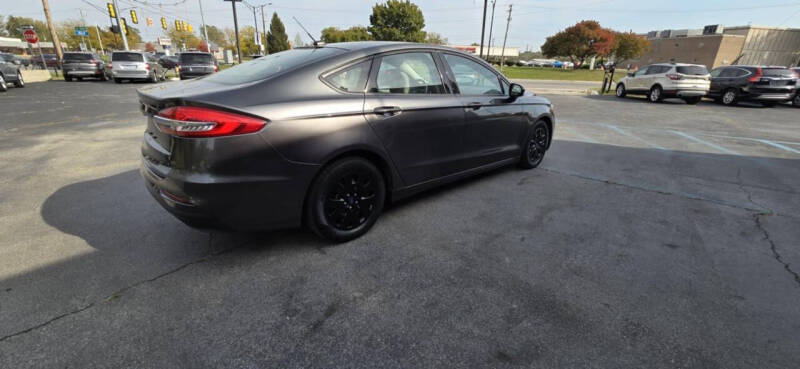 2019 Ford Fusion S photo 12