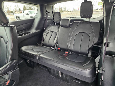2025 Chrysler Pacifica Select