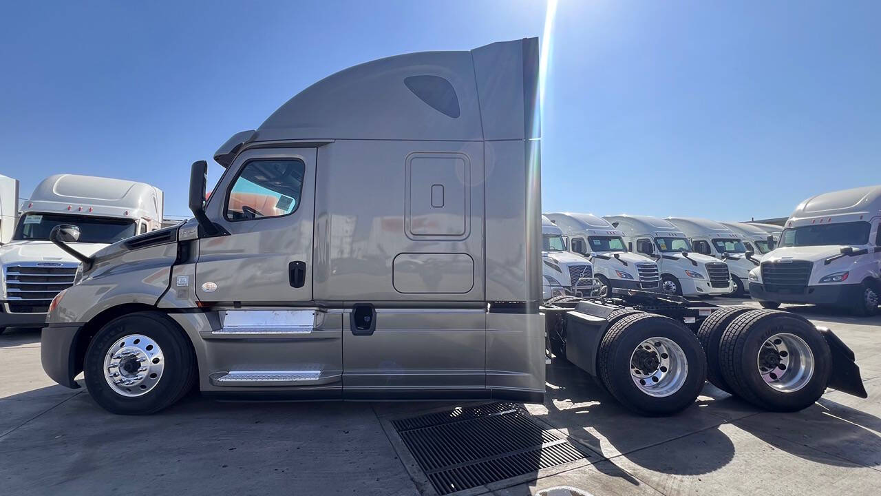 2020 Freightliner Cascadia for sale at KING TRUCK TRAILER SALES in Bakersfield, CA