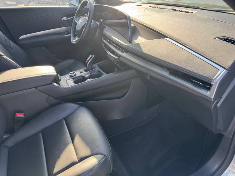 2025 Cadillac XT4 Premium Luxury