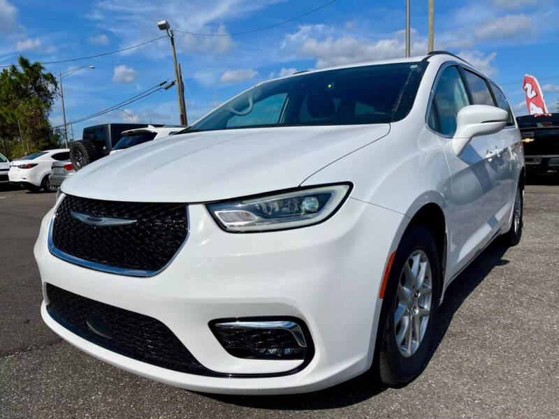 2022 Chrysler Pacifica Touring L photo 3