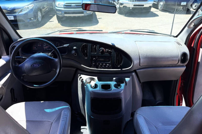 2002 Ford E-Series E-350 SD
