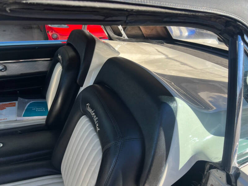 1961 Ford Thunderbird