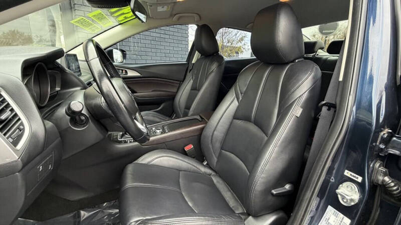 2018 Mazda MAZDA3 Touring