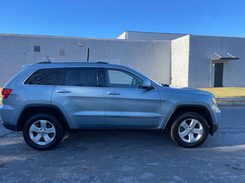 2013 Jeep Grand Cherokee Laredo photo 3