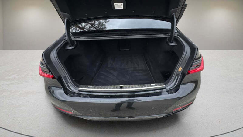 2022 BMW 7 Series 740i