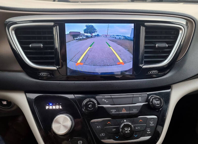 2017 Chrysler Pacifica Touring-L Plus