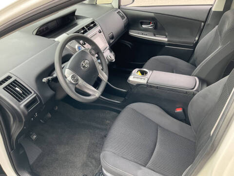 2017 Toyota Prius v Three