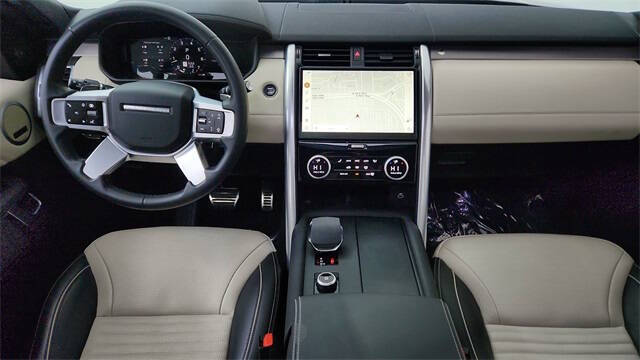 2024 Land Rover Discovery P300 Dynamic SE