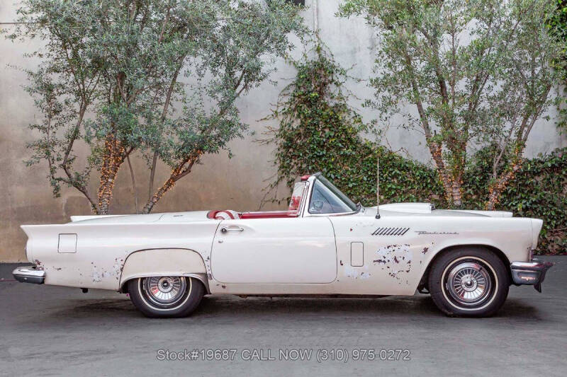 1957 Ford Thunderbird