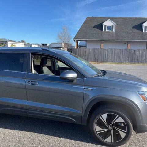 2024 Volkswagen Taos SE 4Motion