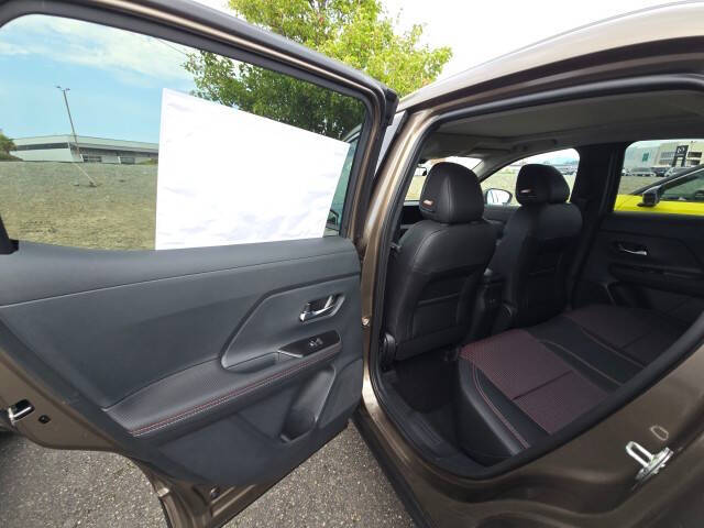 2025 Nissan Kicks SR